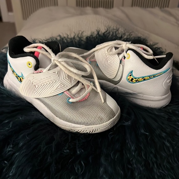 Nike Kyrie Flytrap Iii (gs) Big Kids Basketball Shoes